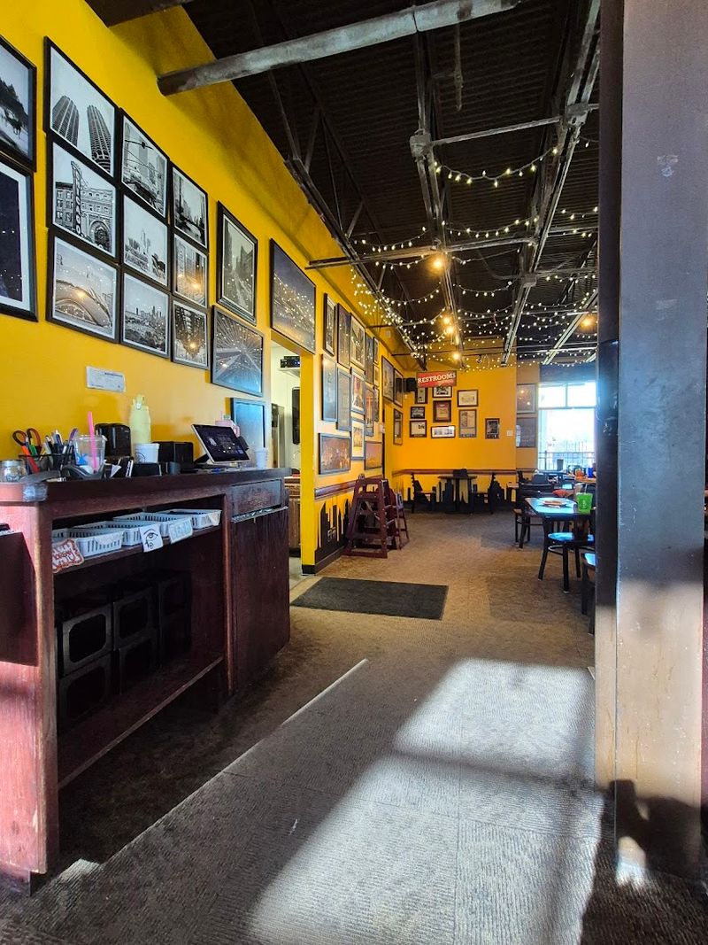 Savastano's Treats Its Razor-Thin Crust With Total Respect