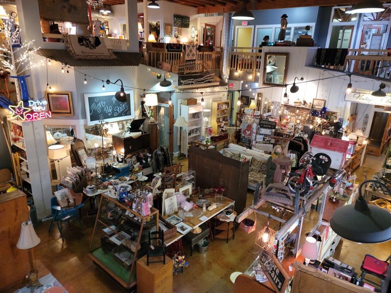 Seaside Antique Mall and Flea Market, Seaside