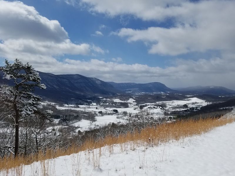 Seasonal Snowfall Turns the Valley Into a Winter Wonderland Seasonal Snowfall Turns the Valley Into a Winter Wonderland
