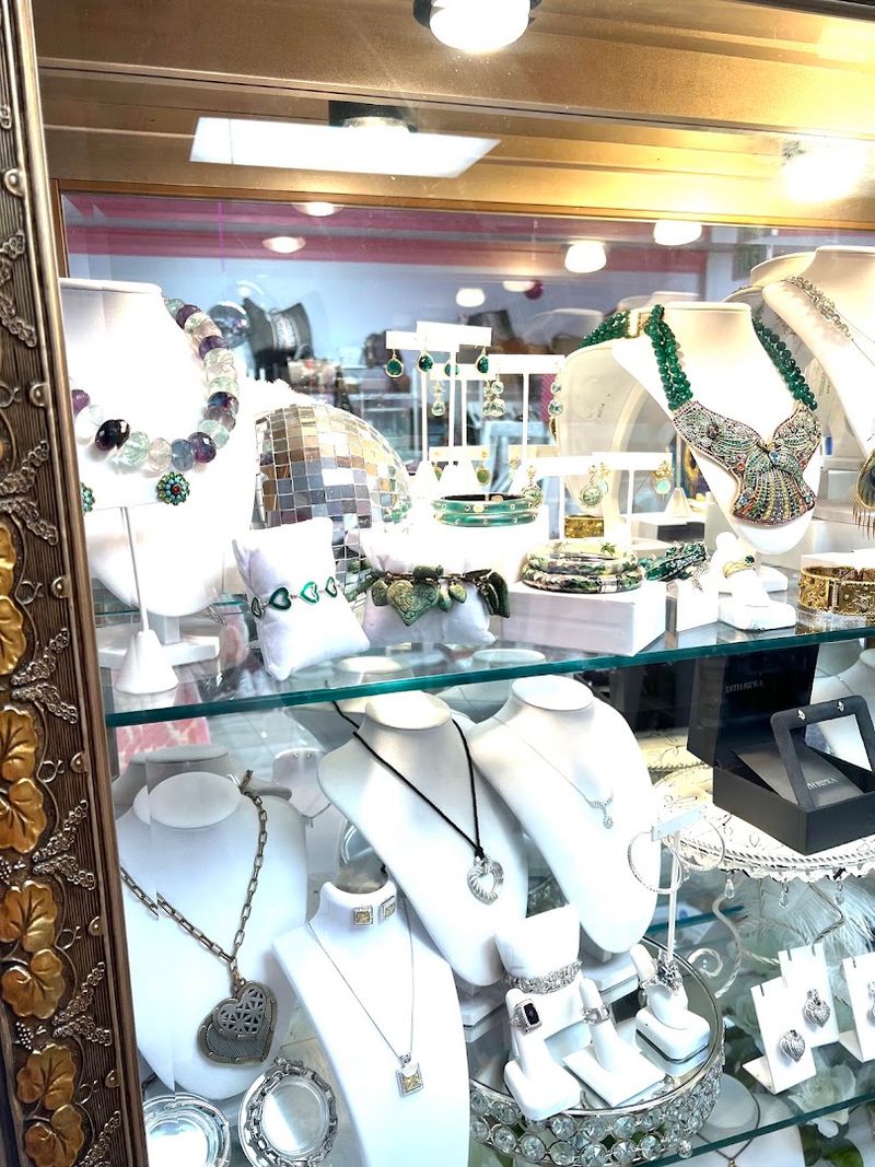 Shoes and Jewelry That Complete the Look Shoes and Jewelry That Complete the Look
