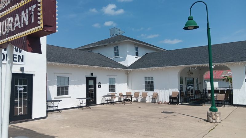 Stewart's Restaurant in Lake Ozark Serves a Roll That Demands Respect Stewart's Restaurant in Lake Ozark Serves a Roll That Demands Respect