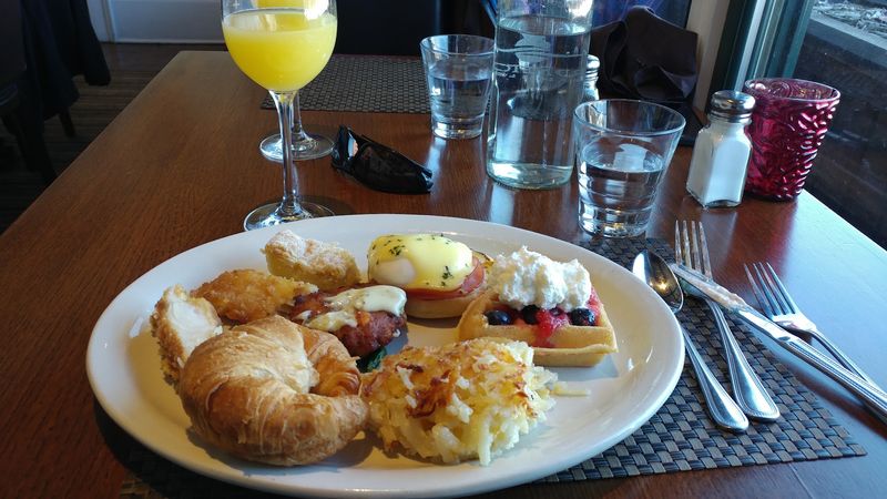Sunday Brunch and the Weekly Buffet Sunday Brunch and the Weekly Buffet