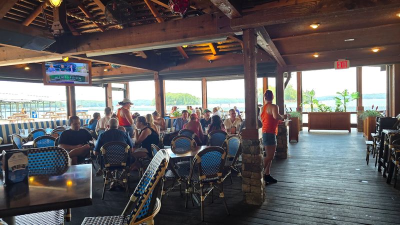 Sunset Views That Turn Dinner Into a Full Experience Sunset Views That Turn Dinner Into a Full Experience