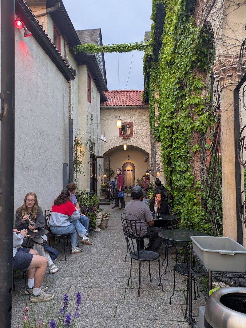 That Alleyway Patio Feels Like Italy That Alleyway Patio Feels Like Italy