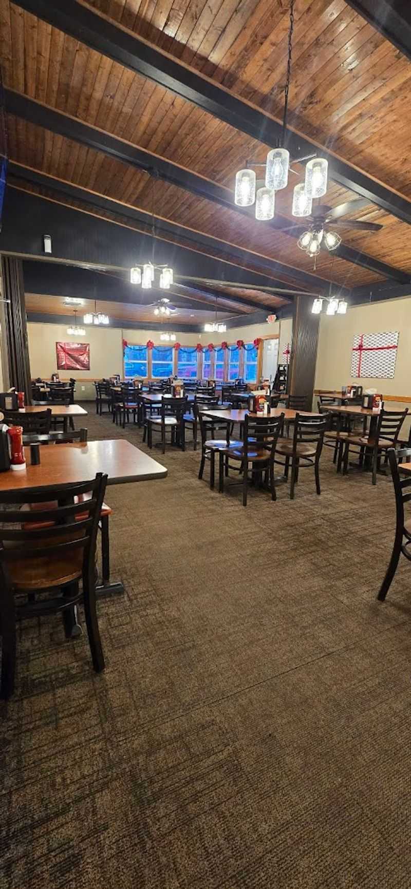 The Atmosphere Inside Murray's