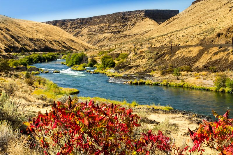 The Best Time of Year to Float the Deschutes The Best Time of Year to Float the Deschutes