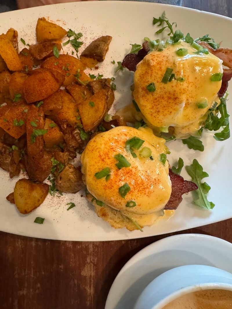 The Eggs Benedict That Keeps People Coming Back The Eggs Benedict That Keeps People Coming Back