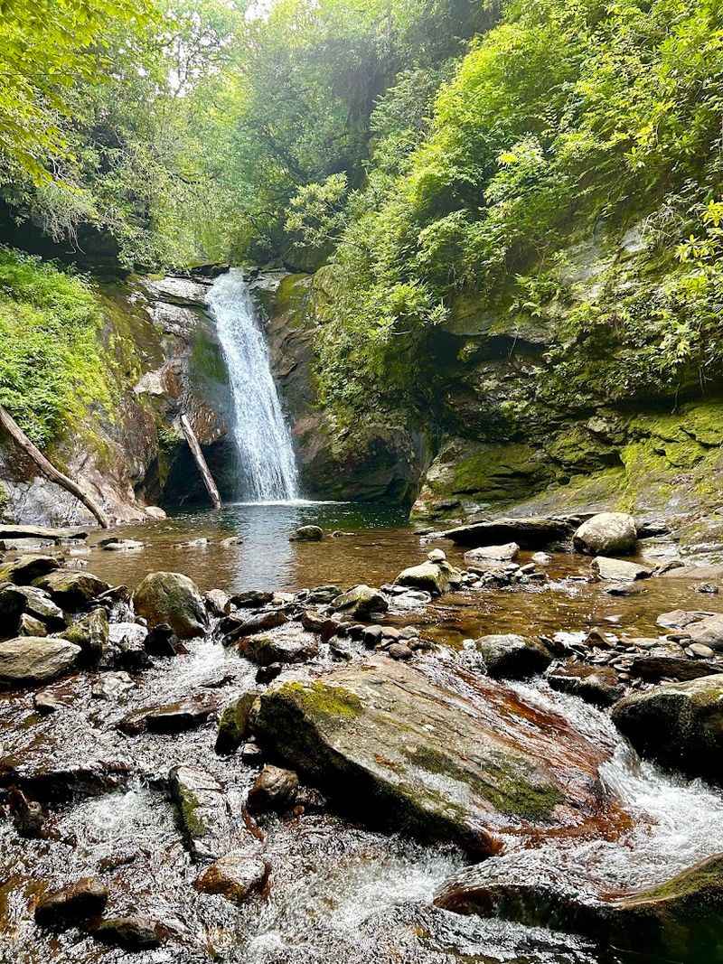 The Falls Themselves: A Natural Amphitheater The Falls Themselves: A Natural Amphitheater