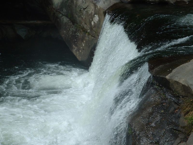The Fifteen-Foot Cascade That Spans the Whole River The Fifteen-Foot Cascade That Spans the Whole River