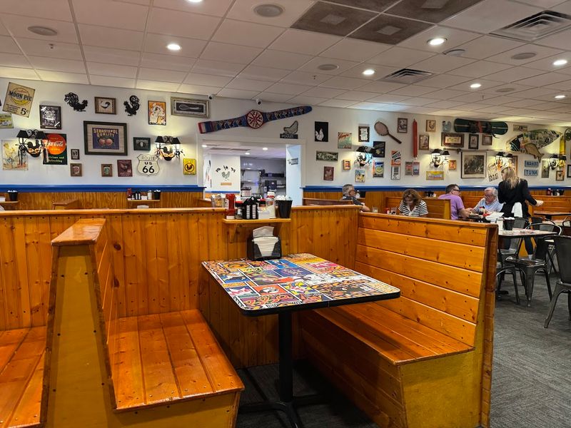 The Funky, Vibrant Restaurant Atmosphere The Funky, Vibrant Restaurant Atmosphere