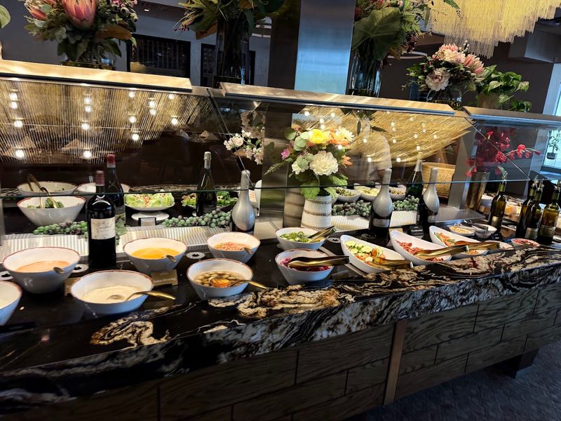 The Gourmet Salad Bar Deserves Far More Credit Than It Gets The Gourmet Salad Bar Deserves Far More Credit Than It Gets