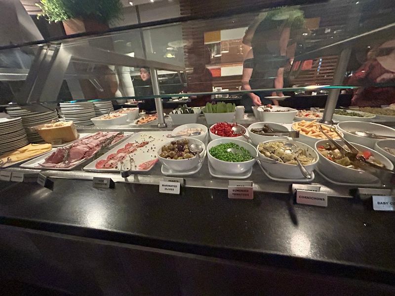 The Gourmet Salad Bar That Deserves Its Own Spotlight