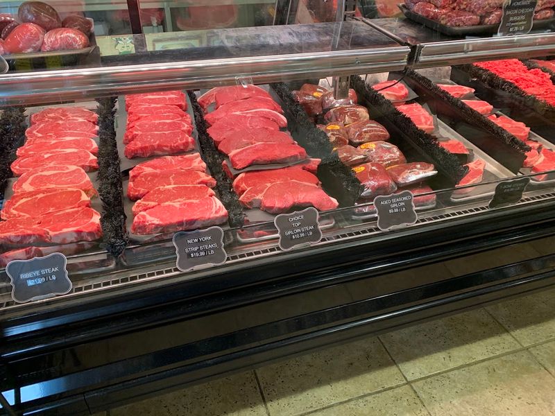 The Hot Food Deli That Fuels Weekday Lunch Crowds