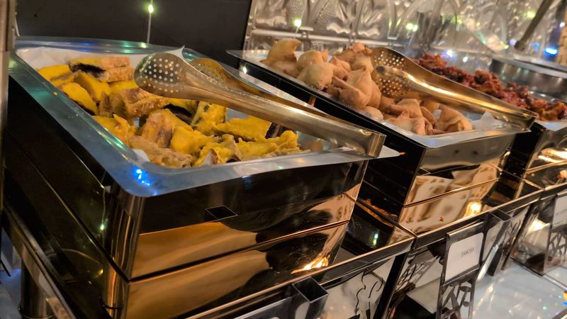 The Lunch Buffet That Locals Have Quietly Claimed as Their Own