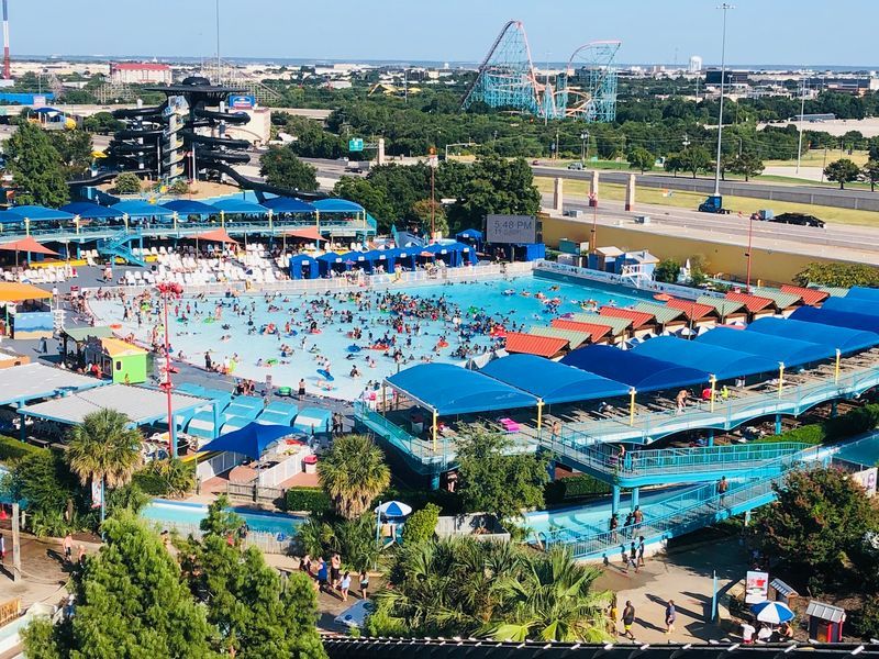 The Mighty Roar of the Wave Pools The Mighty Roar of the Wave Pools