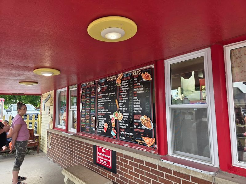 The Nostalgic Atmosphere That Makes the Meal Feel Special The Nostalgic Atmosphere That Makes the Meal Feel Special