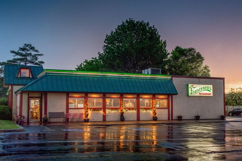 The Old-School Atmosphere That Sets the Tone