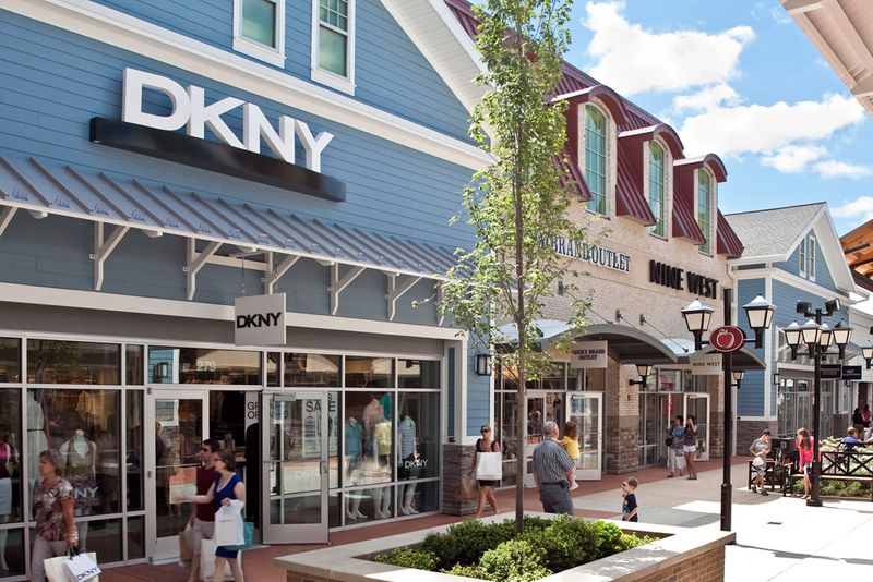 The Open-Air Layout That Makes Shopping Feel Like a Stroll