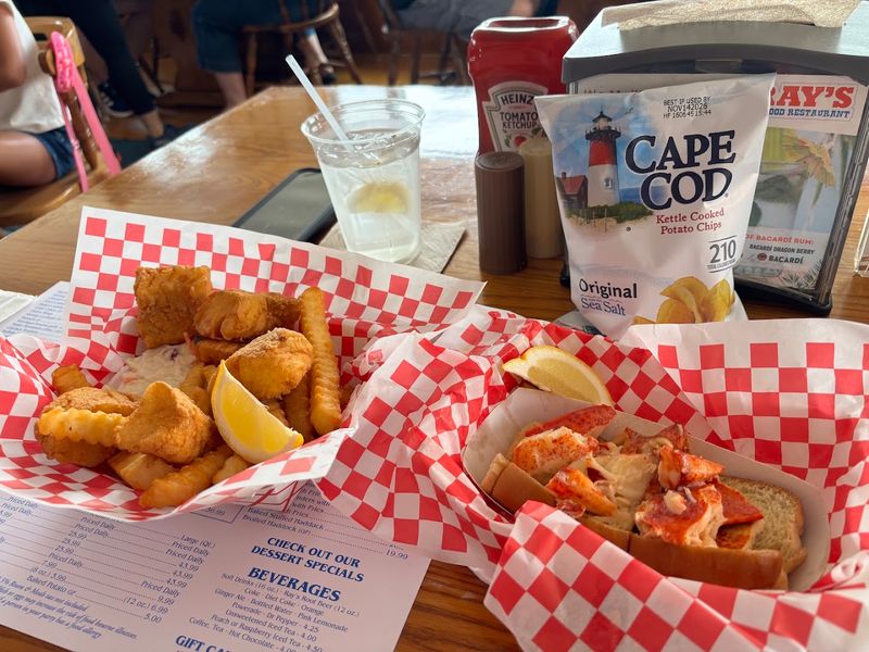 The Seafood Platter That Turns Lunch Into an Event The Seafood Platter That Turns Lunch Into an Event
