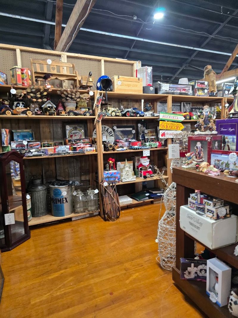 The Space Itself Is Surprisingly Easy and Comfortable To Navigate The Space Itself Is Surprisingly Easy and Comfortable To Navigate
