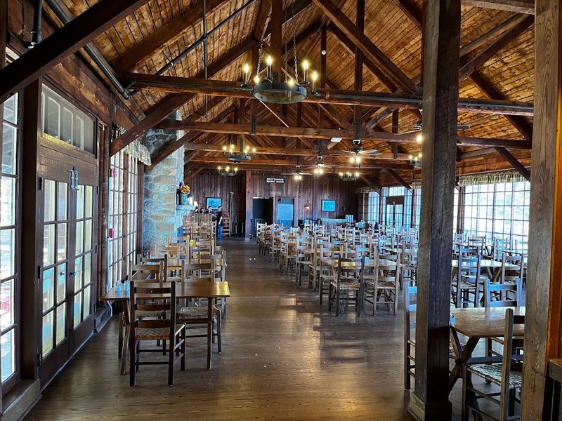 The Spottswood Dining Room and Its Mountain Personality The Spottswood Dining Room and Its Mountain Personality