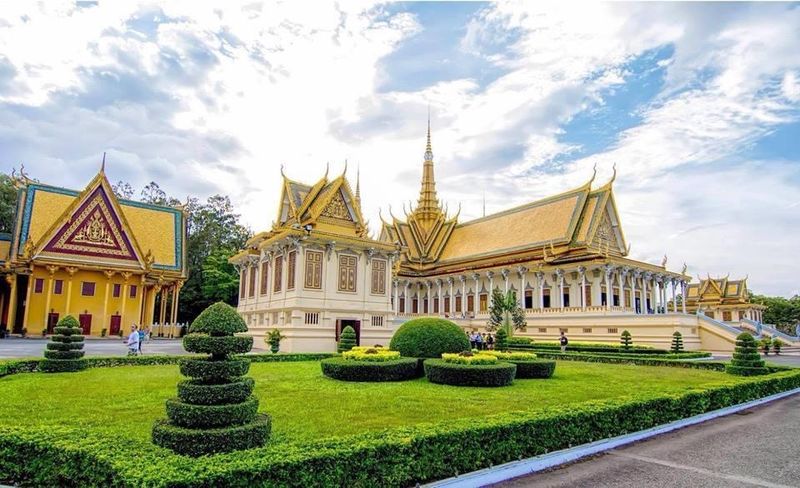 The Sprawling Grounds That Reward Slow Wandering