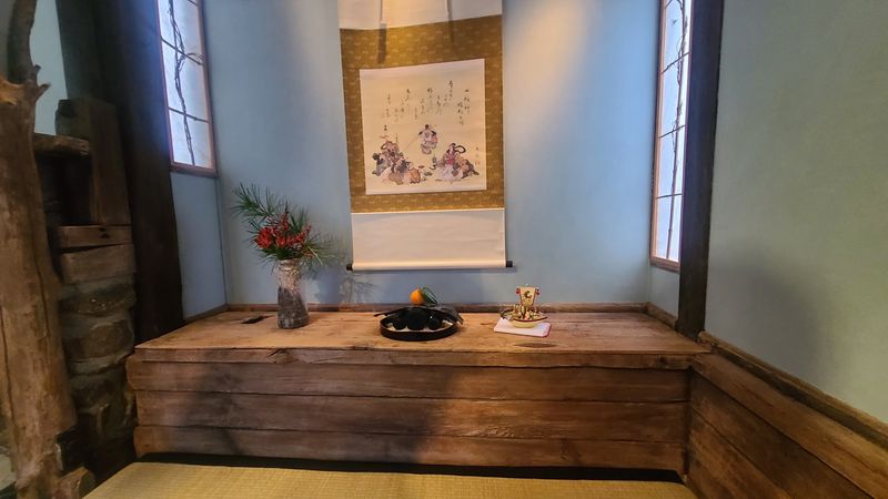 The Tokonoma, A Seasonal Display Crafted for Each Visit The Tokonoma, A Seasonal Display Crafted for Each Visit