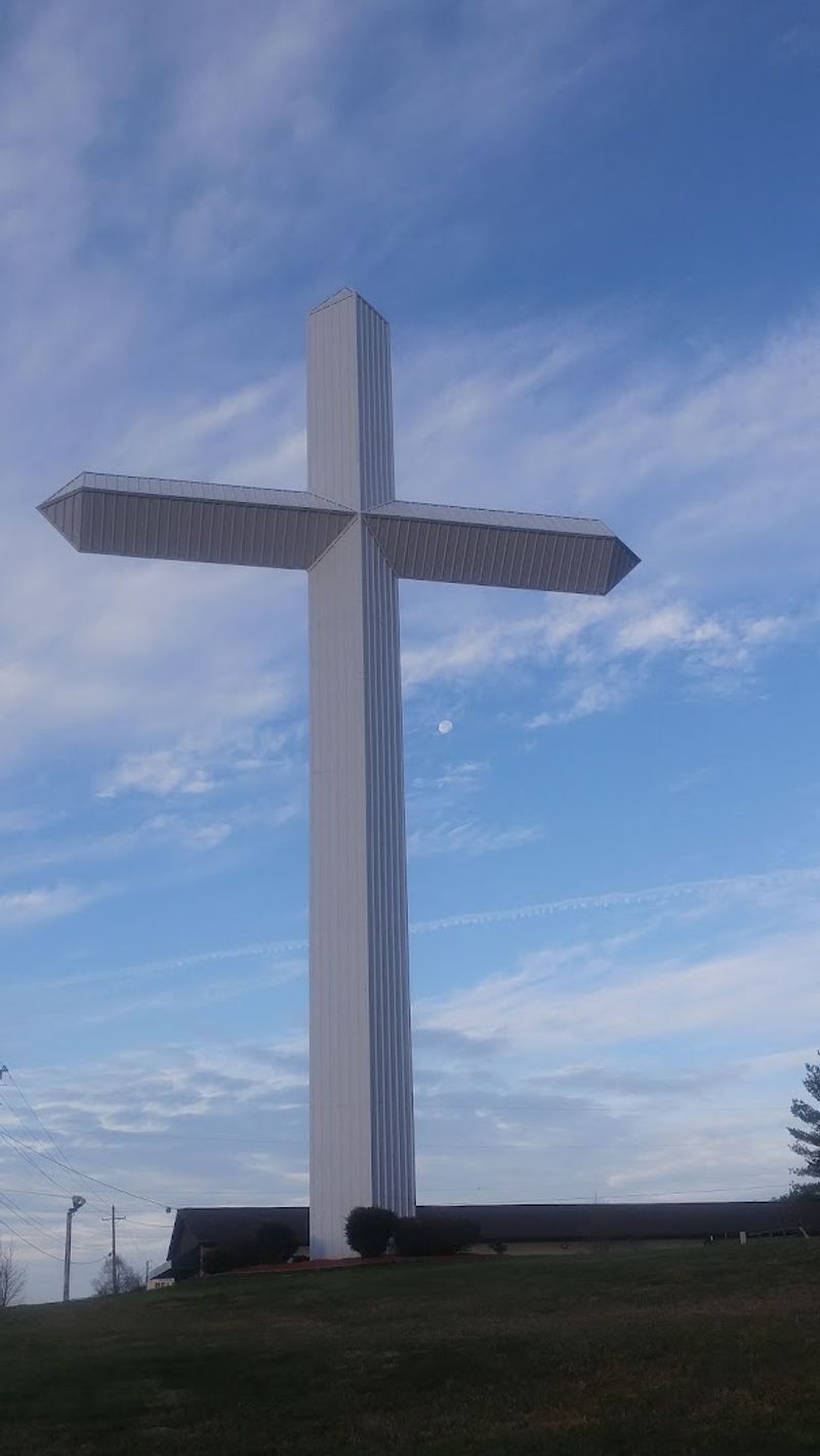 The Towering Cross That Stops Traffic The Towering Cross That Stops Traffic