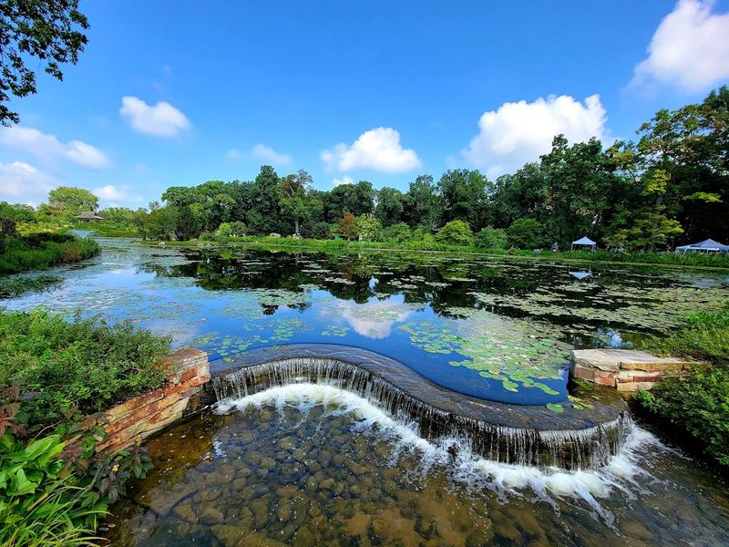 Try Yoga Among the Gardens on a Weekday Morning Try Yoga Among the Gardens on a Weekday Morning