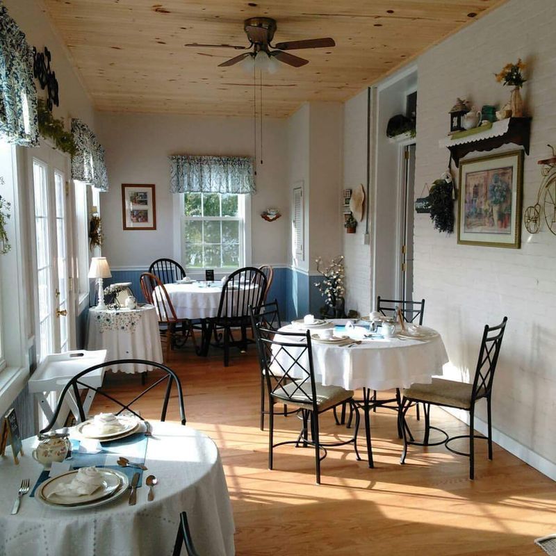 Unlimited Tea and Vintage Hats at This Countryside Retreat Unlimited Tea and Vintage Hats at This Countryside Retreat