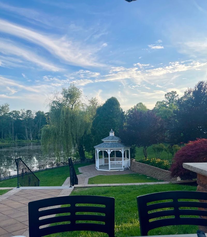 Villari's Lakeside Restaurant, Sicklerville Villari's Lakeside Restaurant, Sicklerville