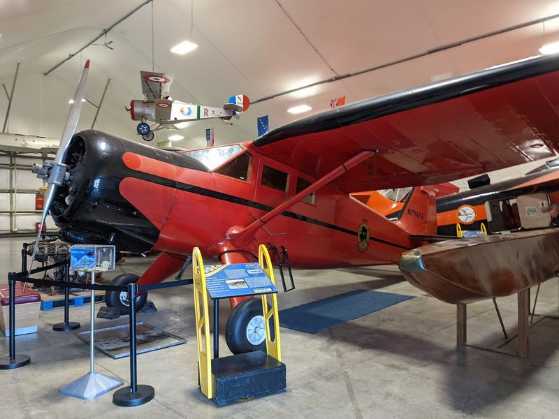 Virtual Reality Flight Simulator and Interactive Experiences Virtual Reality Flight Simulator and Interactive Experiences