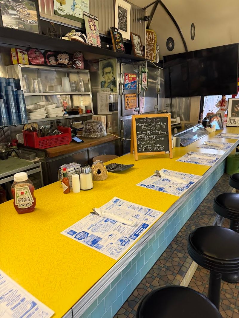 Warm Service That Makes You Feel Like a Regular Warm Service That Makes You Feel Like a Regular