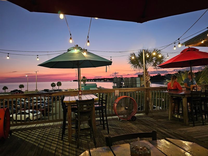 Waterfront Dining With Views That Earn Their Keep Waterfront Dining With Views That Earn Their Keep