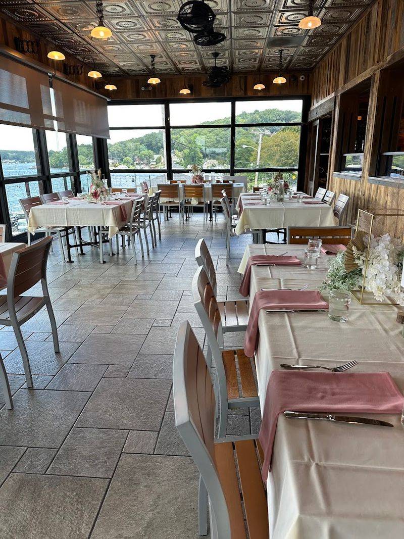 Weekend Brunches Served With Sparkling Lake Backdrops Weekend Brunches Served With Sparkling Lake Backdrops