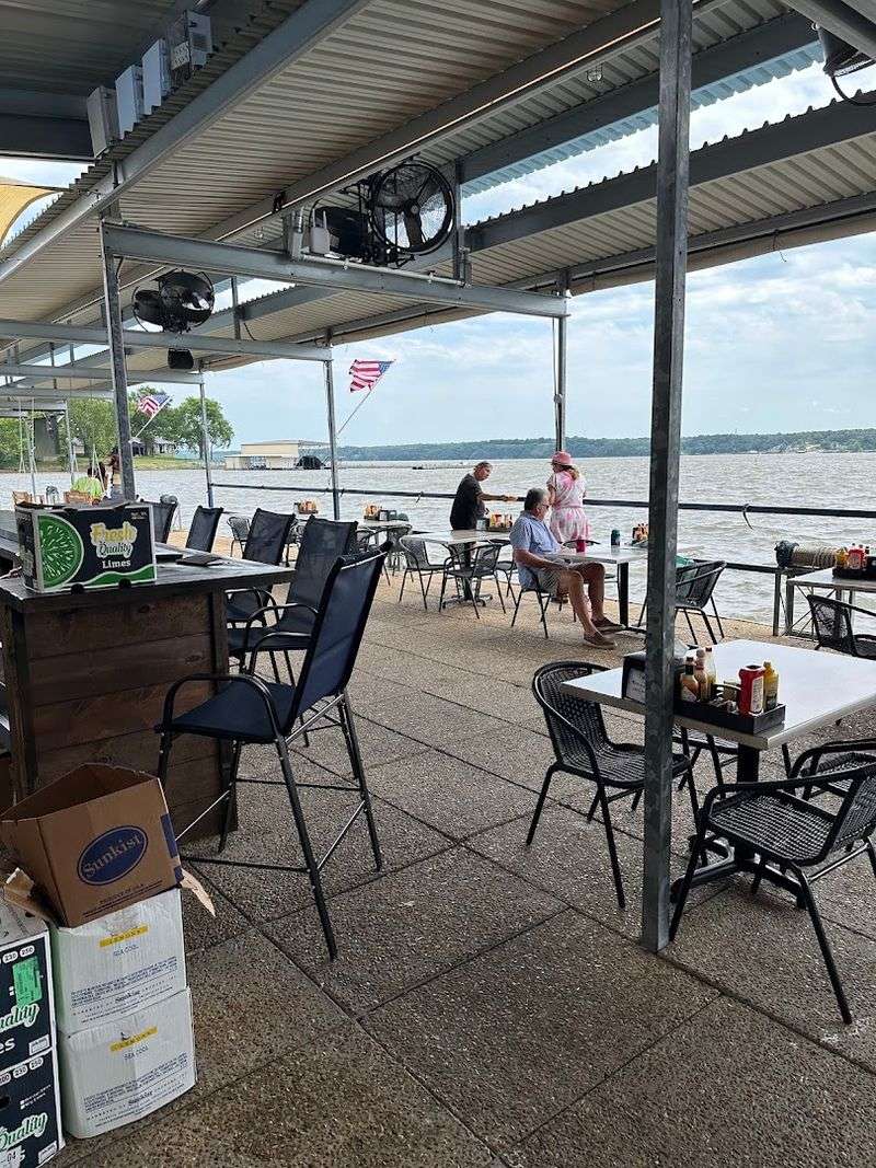 Whitecap Dining Dock & Cocktails Whitecap Dining Dock & Cocktails