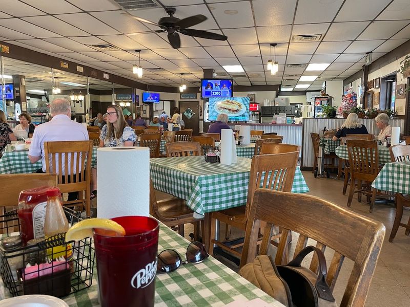 Why Crawford's Belongs on Every Baton Rouge Food List Why Crawford's Belongs on Every Baton Rouge Food List
