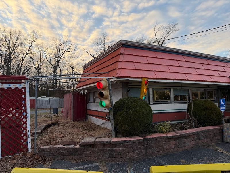Why This Quiet Diner Keeps Bringing People Back Why This Quiet Diner Keeps Bringing People Back