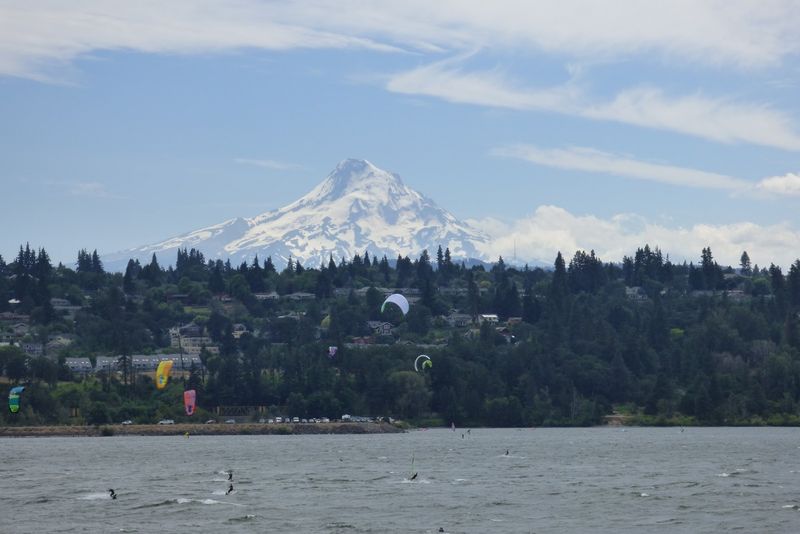 Windsurfing and Kiteboarding, Hood River's Signature Sport