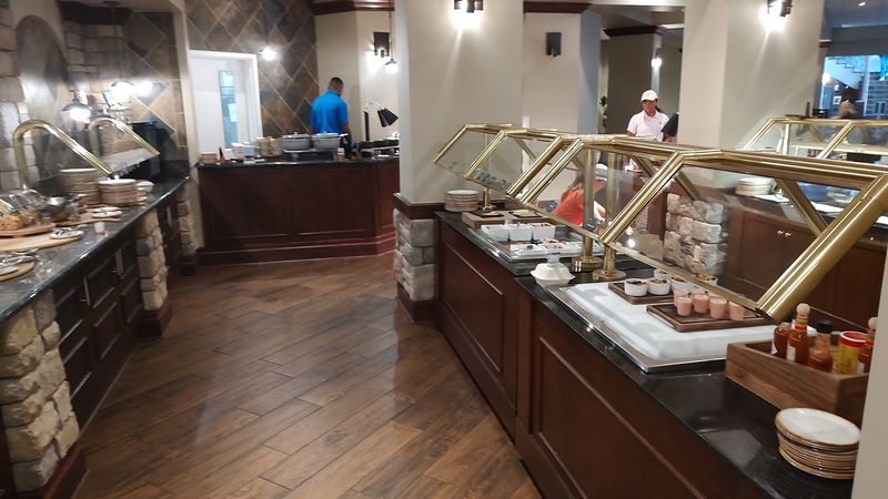 You Should Eat At Southern Oak Restaurant