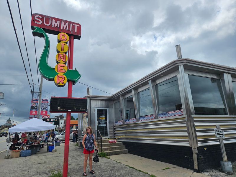 A Chrome and Neon Landmark Right Off the Turnpike