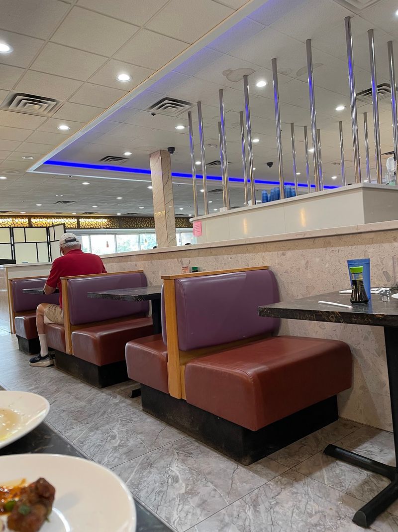 A Dining Room Built for Long, Chatty Meals