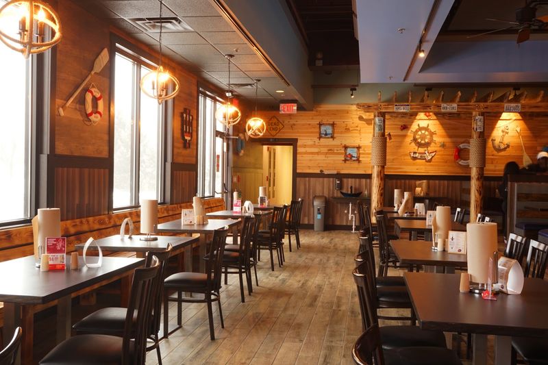 A Dining Room That Buzzes From The First Bite A Dining Room That Buzzes From The First Bite