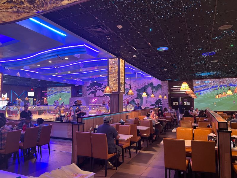 A Dining Room That Sets the Mood Before You Even Eat A Dining Room That Sets the Mood Before You Even Eat