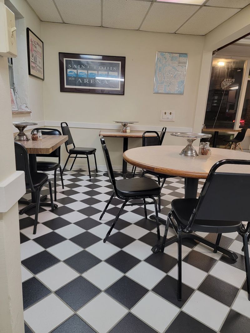 A Dining Room That Stays Small On Purpose A Dining Room That Stays Small On Purpose