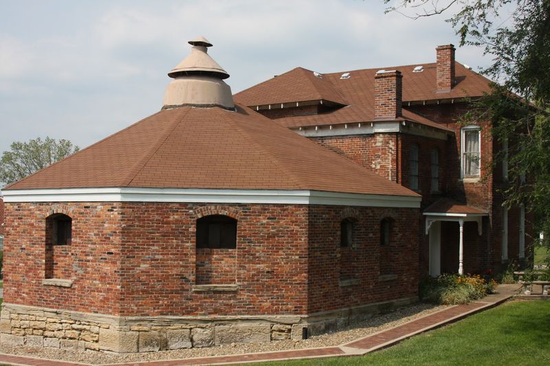 A Family Kitchen Steps From the Cell Block