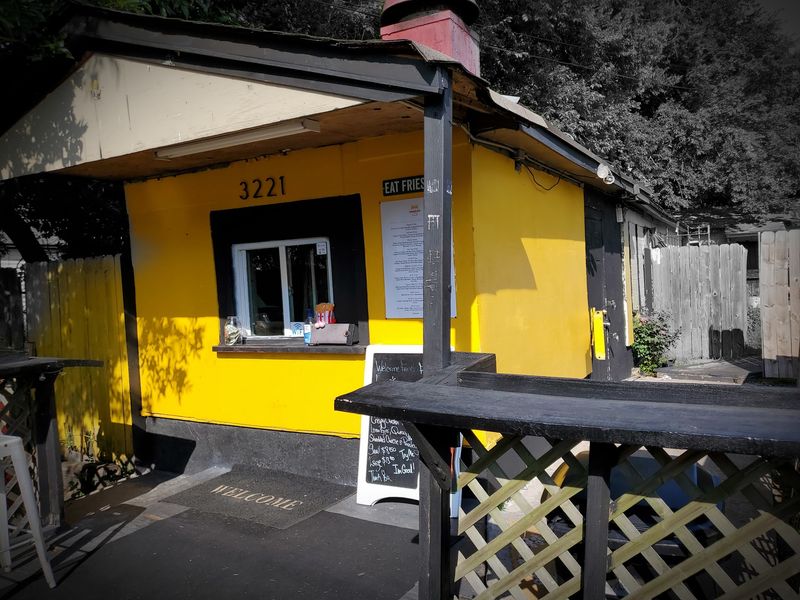 A Fry Shop That Made Fries the Star A Fry Shop That Made Fries the Star