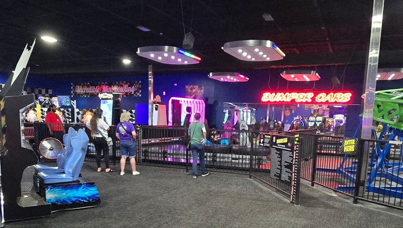 A Game Room With More Than A Hundred Machines A Game Room With More Than A Hundred Machines
