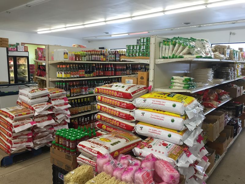 A Grocery Floor That Rewards Slow Wandering