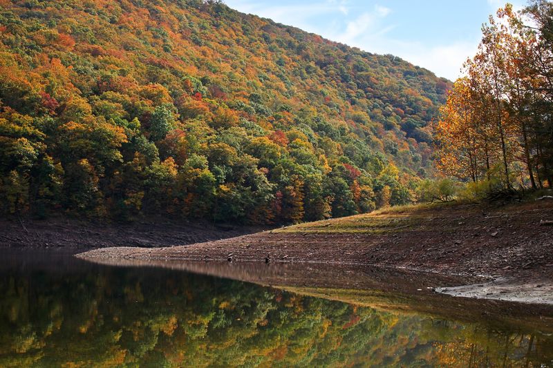 A Highland Lake Born From a 1952 Dam Project